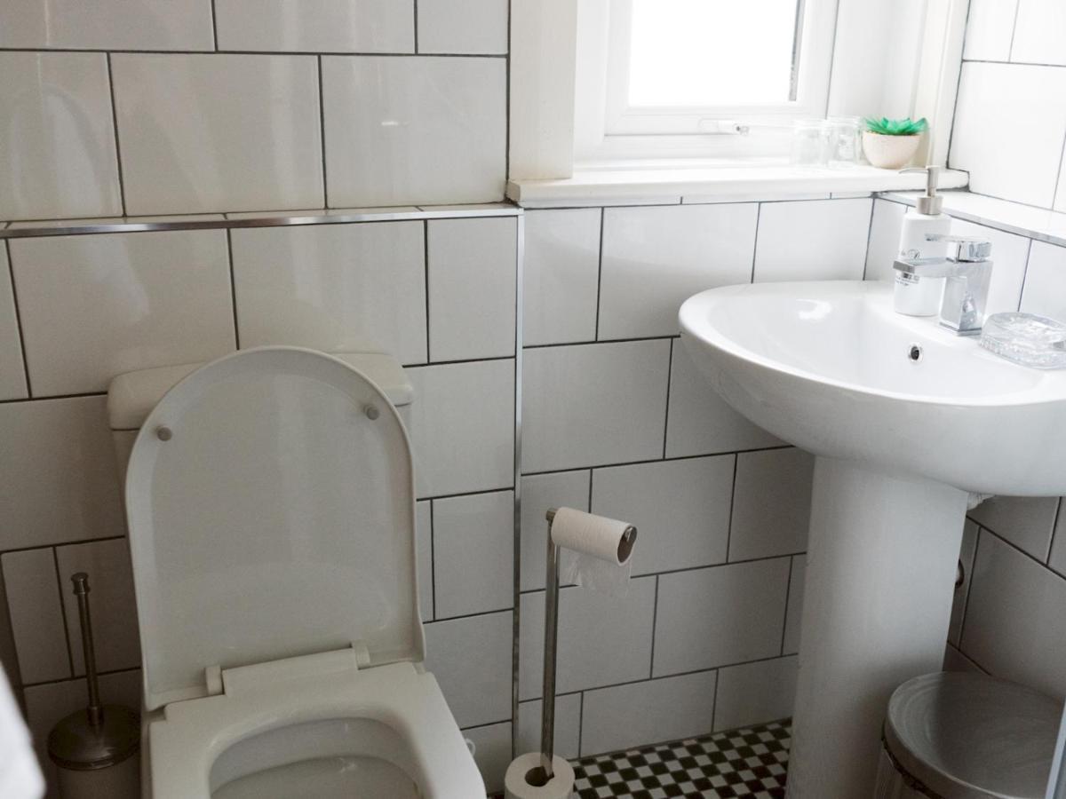 Pass The Keys Cozy Two Bed Flat Near Glasgow Airport & Paisley Exteriör bild