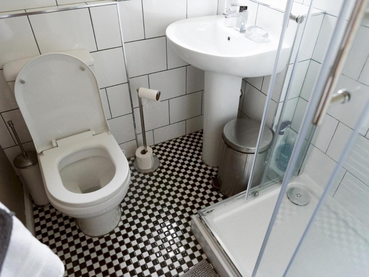 Pass The Keys Cozy Two Bed Flat Near Glasgow Airport & Paisley Exteriör bild