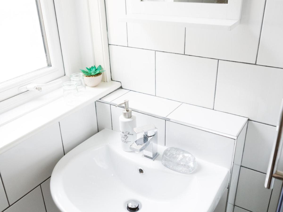 Pass The Keys Cozy Two Bed Flat Near Glasgow Airport & Paisley Exteriör bild
